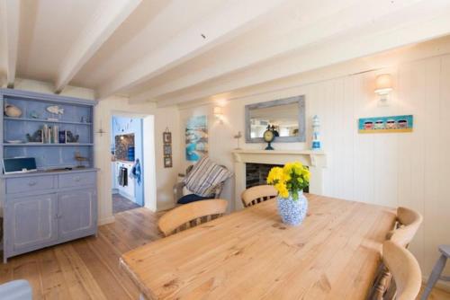 Thimble Cottage - image 5