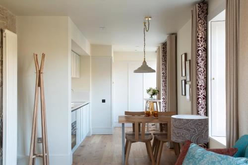 Cheval Abbey Strand Apartments at Holyrood - image 13