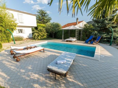Luxurious Villa in ibenik with Swimming Pool