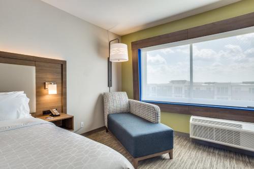 Holiday Inn Express & Suites - Denton South, an IHG Hotel