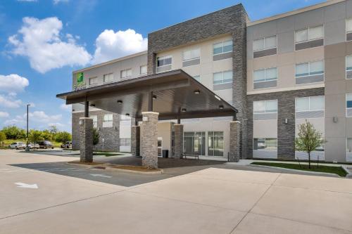 Holiday Inn Express & Suites - Denton South, an IHG Hotel