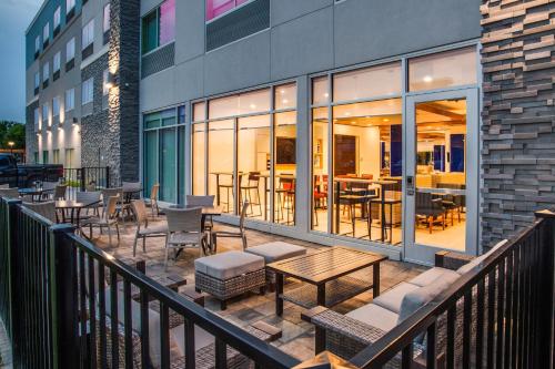 Faciliteiten, Holiday Inn Express And Suites Denton South By IHG in Denton