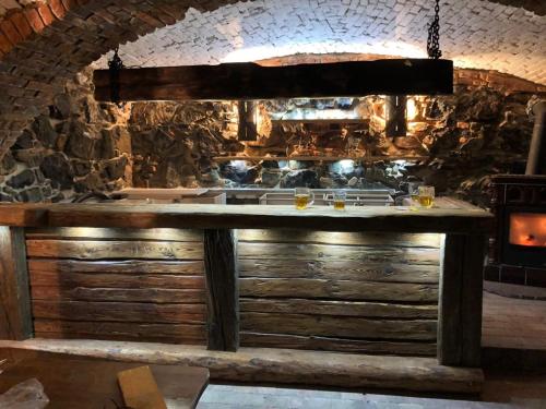 Pub/Ruang Rehat, Penzion, Restaurace Jaro Věšín Brdy (Penzion, Restaurace Jaro Vesin Brdy) in Plzen