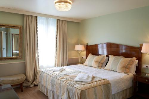 HOTEL Les Contes de Bruyeres Hotel de charme Vergne