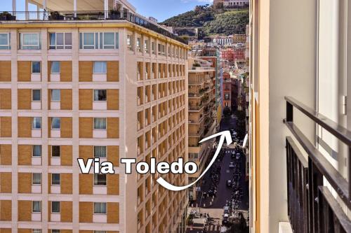 NEAPOLITAN SKYSCRAPER APARTMENT, Naples (photo 4)