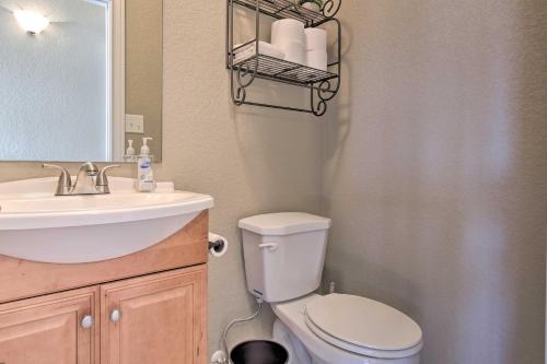 House with Outdoor Oasis Less Than 3 Miles from Canyon Lake!