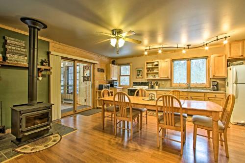 Cabin with Kayaks Situated on the Wisconsin River! - image 4