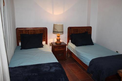 3 twin beds