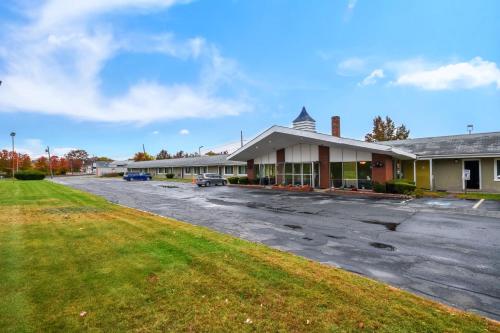 ทางเข้า, มอนติเซลโล อินน์ - ฟรามิงแฮม / บอสตัน (Monticello Inn- Framingham/ Boston) in ฟรามิงแฮม (MA)