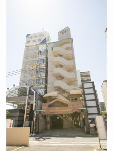 OYO Business Hotel Takamado Shin-Omiya The 2-star Takamado offers comfort and convenience whether youre on business or holiday in Nara. The hotel offers a wide range of amenities and perks to ensure you have a great time. Free Wi-Fi in al