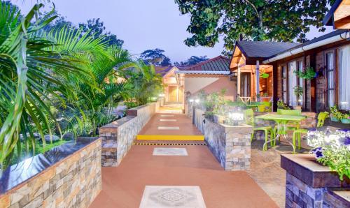 Bejárat, Treebo Premium Blue Mountain Country Club And Resort in Bharat Nagar