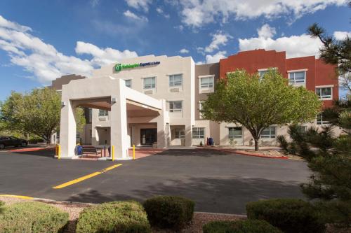  Holiday Inn Express & Suites in Santa Fe, USA