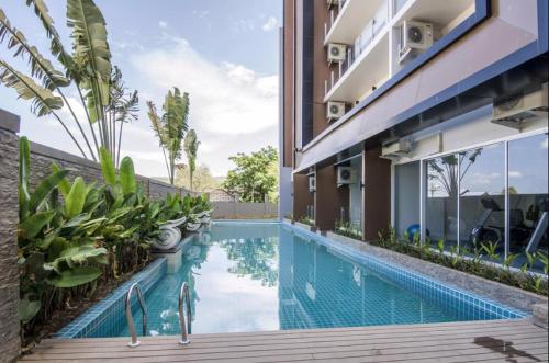 Chic condo 5 mins walk to Karon beach by VillasHomes Chic condo 5 mins walk to Karon beach by VillasHomes