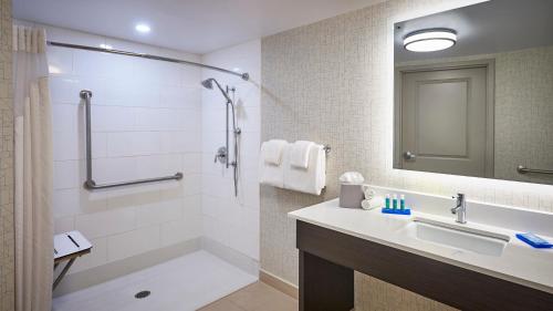 Double Room - Mobility Access with Roll-in Shower