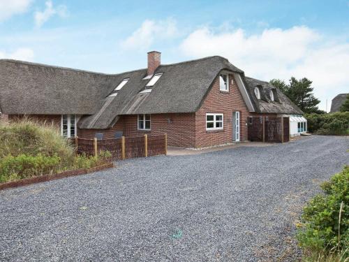 Nine-Bedroom Holiday home in Blåvand 3 - image 2