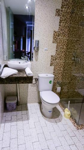Bathroom, Hotel Golden Flora in Beni Mellal