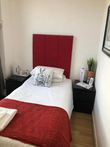 Trinity Guest House - main image