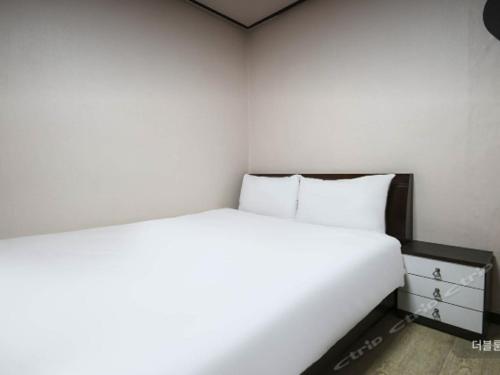 Yangmi Motel Yangmi Motel is a popular choice amongst travelers in Seoul, whether exploring or just passing through. The property features a wide range of facilities to make your stay a pleasant experience. Servic