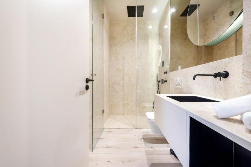 Luxury Apartment Suite & Terrace Historic Center of Cascais
