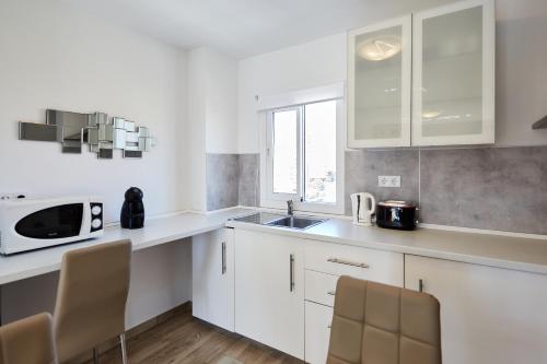 Superior Apartment with Balcony and Sea View image 5