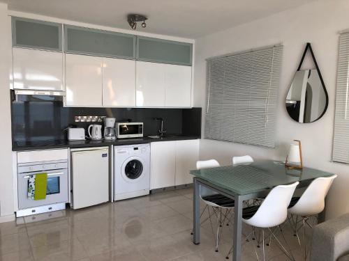 Pissouri Beach Front Apartments in 皮蘇里