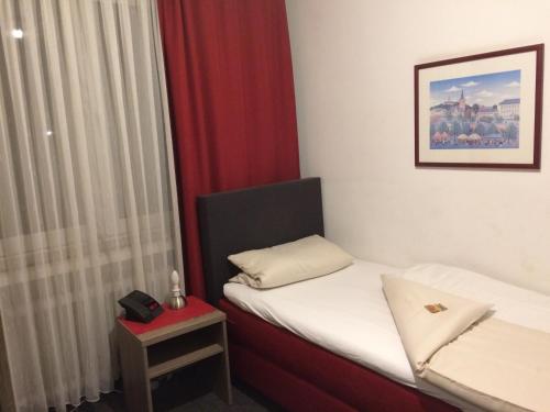Central Hotel - image 7