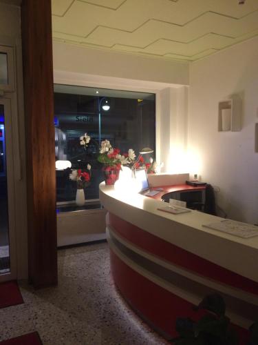 Central Hotel - image 11