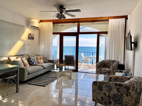 Pissouri Beach Front Apartments in 皮蘇里