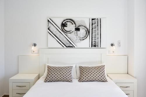 Superior Apartment with Balcony and Sea View image 9