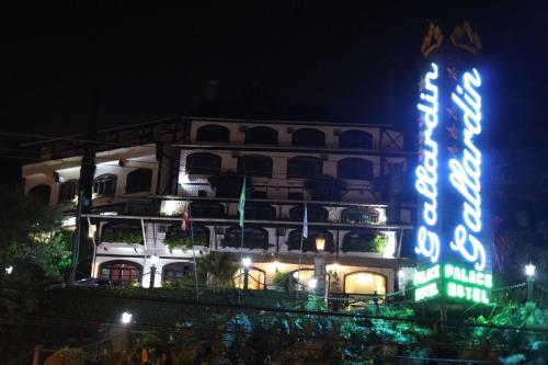 Gallardin Palace Hotel - 출입구