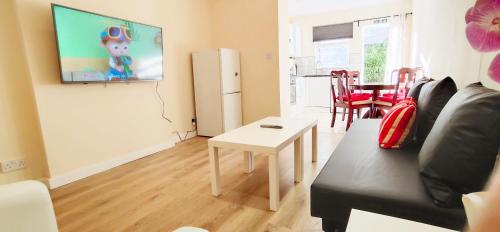 Apple Garden A-2 - Apartment - London