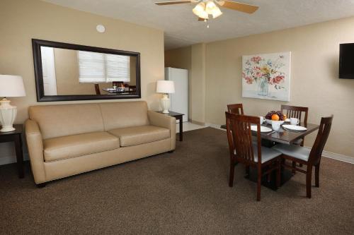 Aquarius Oceanfront Inn - main image