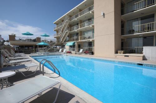 Aquarius Oceanfront Inn - image 7
