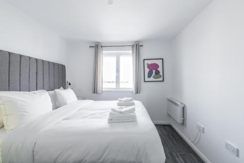Suites by Rehoboth - Abbey Wood Station - London Zone 4 - Apartment - London