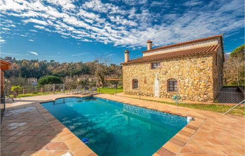 Piscina, Awesome Home In Riells I Viabrea With Wifi, Outdoor Swimming Pool And Swimming Pool in Riells