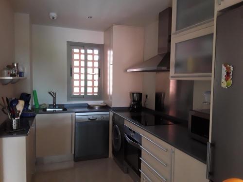 ห้องครัว, Superbe Appartement New Golden Miles in เรซิเนรา โบลาดิยา