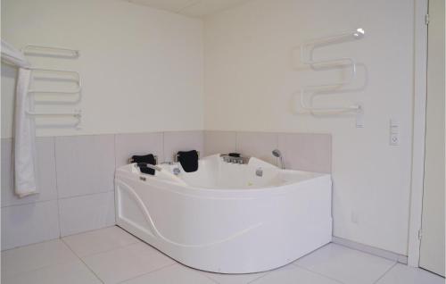  1 Bedroom Stunning Home In Brande in Brande