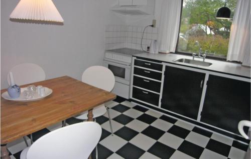 Cocina, Awesome Home In Rnne With 2 Bedrooms And Wifi in Bornholm