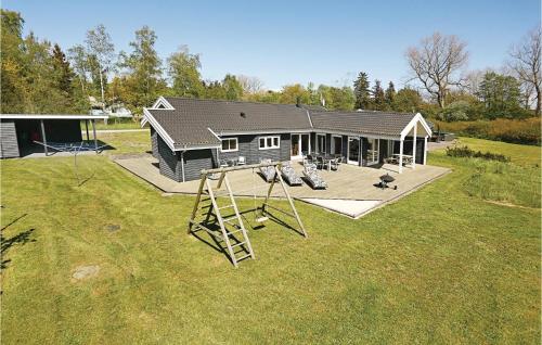  Nice Home In Aakirkeby With 3 Bedrooms, Sauna And Wifi, Unterkunft in Vester Sømarken