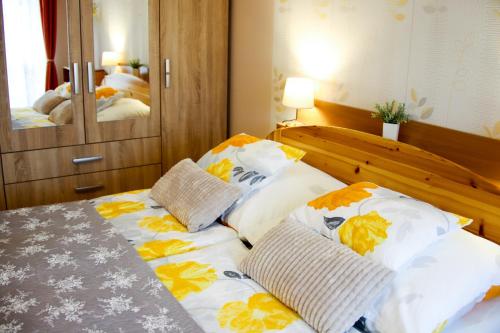 One-Bedroom Apartment with Balcony
