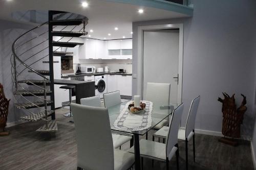 Cottage Quinze, Contemporary designed cottage with Spa / Hot tub