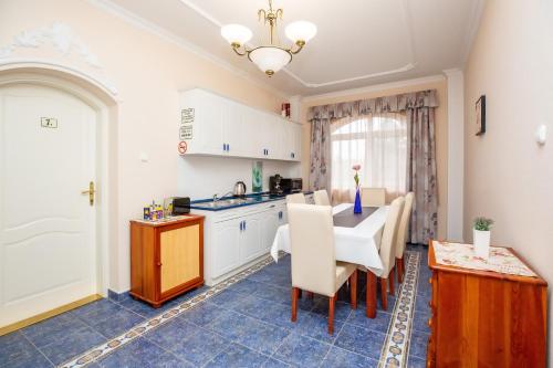 مطبخ, Villa Rosa in هاجدوس زوبوزلو