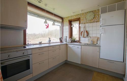  Cozy Home In Svaneke With Kitchen in Svaneke