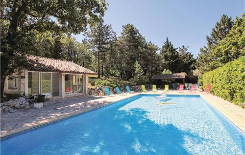 Amazing home in St Gervais sur Roubion w/ Outdoor swimming pool, Outdoor swimming pool and 6 Bedrooms gîte à louer La Bégude-de-Mazenc