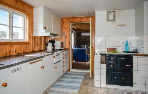 virtuve, Awesome Home In Ambjornarp in Ambjornarp