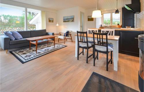  Lovely Home In Struer With Kitchen in Struer