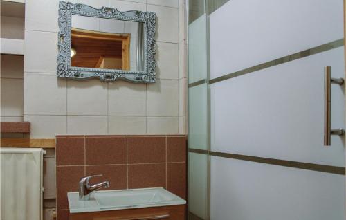 Bathroom, Four-Bedroom Apartment in Simpelveld in Simpelveld