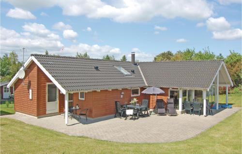  Beautiful Home In Bog By With 4 Bedrooms And Wifi, Pension in Bogø By