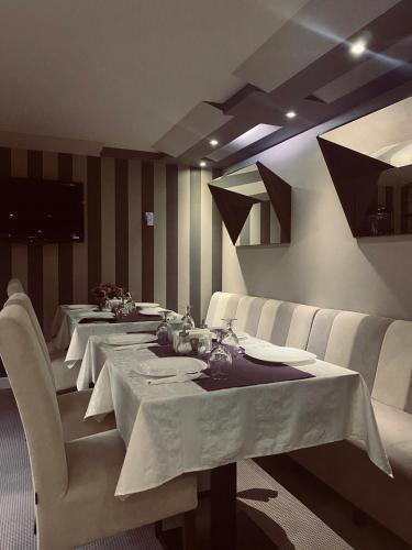 مطعم, Hotel Viva in كراجوجفاك