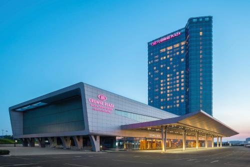 Crowne Plaza Dalian Sports Center, an IHG Hotel